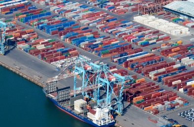 進(jìn)出口貿(mào)易如同強(qiáng)勁的引擎，驅(qū)動(dòng)著世界經(jīng)濟(jì)的持續(xù)發(fā)展和繁榮