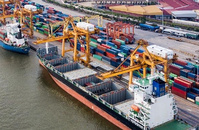 進(jìn)出口貿(mào)易如同強(qiáng)大的活力引擎，推動(dòng)著世界經(jīng)濟(jì)的蓬勃發(fā)展