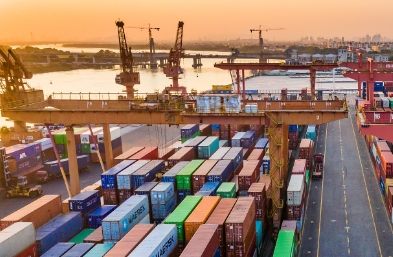 隨著國際合作的日益加強(qiáng)，俄羅斯進(jìn)出口物流將不斷完善和發(fā)展